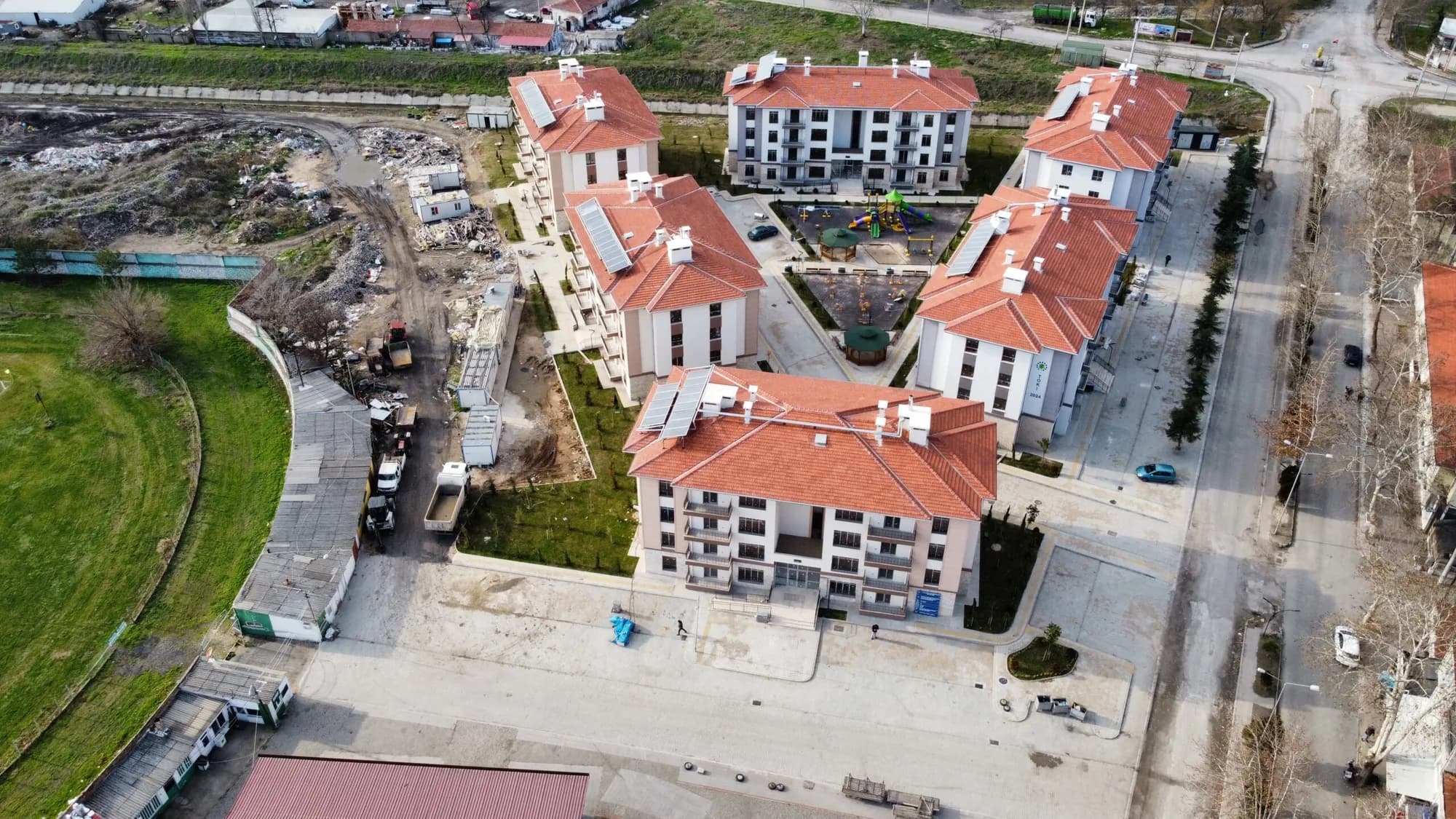 Kırklareli İli , Babaeski İlçesi , Alpullu Belediyesi, 91 Adet Konut, 8 Dükkan İle Adaiçi , Genel Altyapı Ve Çevre Düzenlemesi İnşaatı