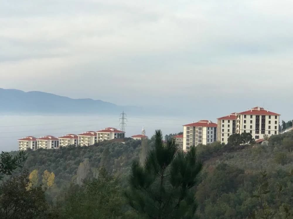 Kocaeli İli , Derince İlçesi , 138 Adet Konut , Ticaret Merkezi , Cami İle Adaiçi , Genel Altyapı Ve Çevre Düzenlemesi İnşaatı
