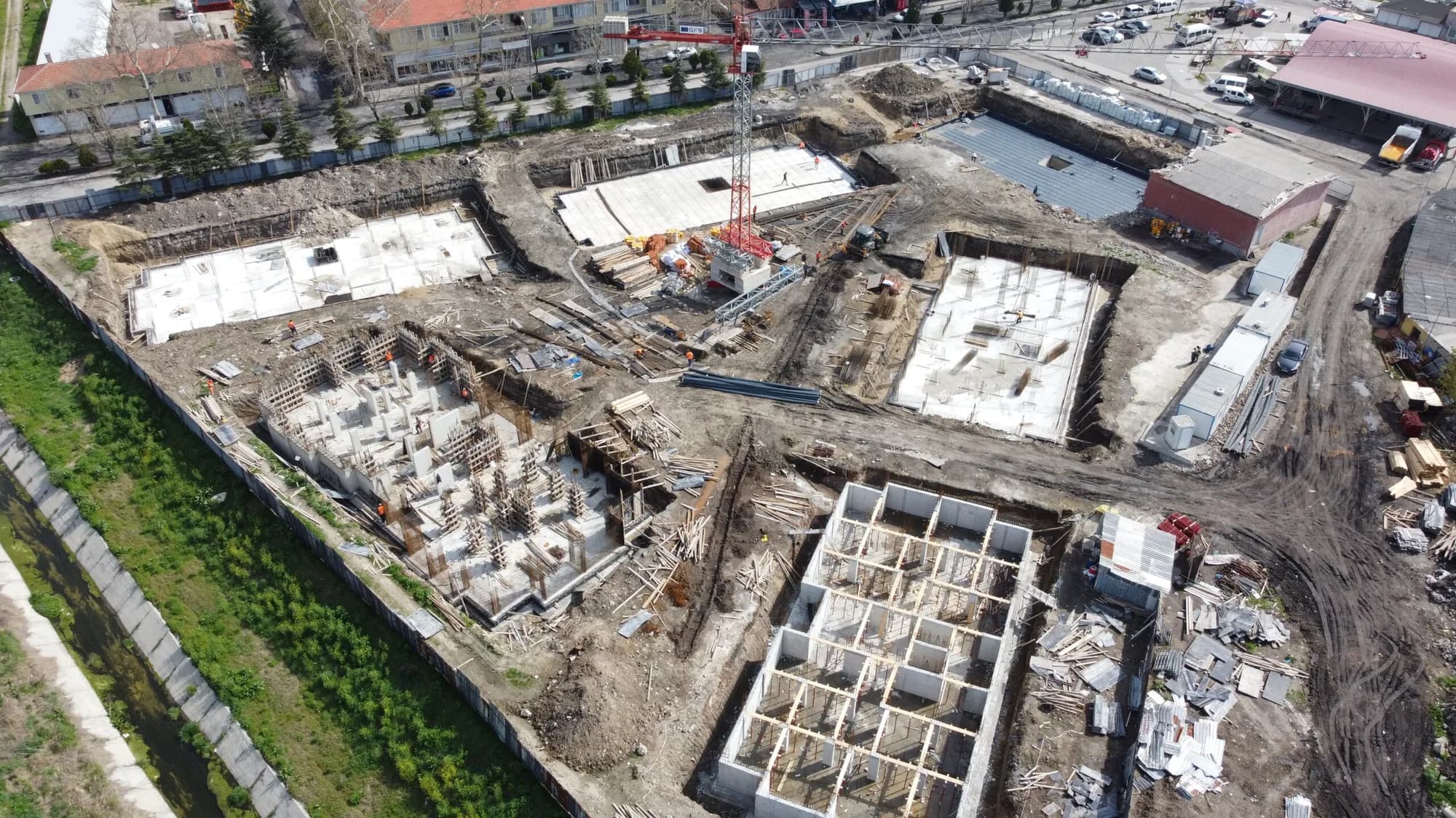 Kırklareli İli , Babaeski İlçesi , Alpullu Belediyesi, 91 Adet Konut, 8 Dükkan İle Adaiçi , Genel Altyapı Ve Çevre Düzenlemesi İnşaatı — 1