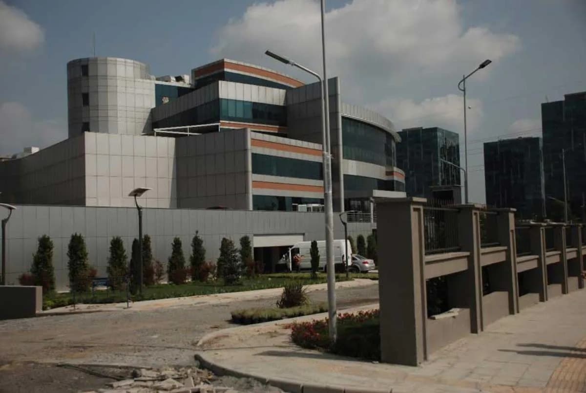 BAHÇELİEVLER BELEDİYESİ TEKNİK HİZMETLER BİRİMİ YERALTI OTOPARKI ve ÇEVRE DÜZENLEMESİ İNŞAATI — 1